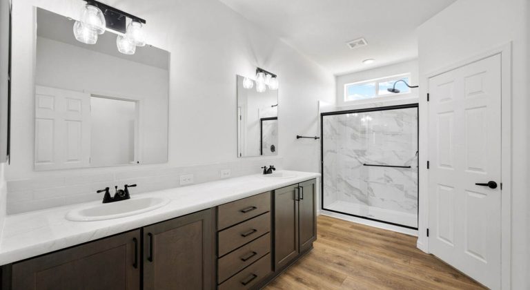 Liberty Series New Manufactured Home Bathroom